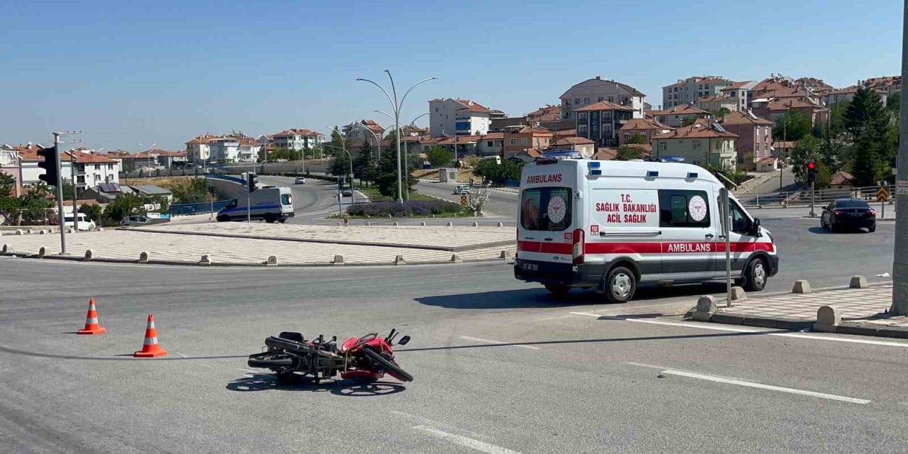 Karaman’da Otomobille Motosiklet Çarpıştı: 1 Yaralı