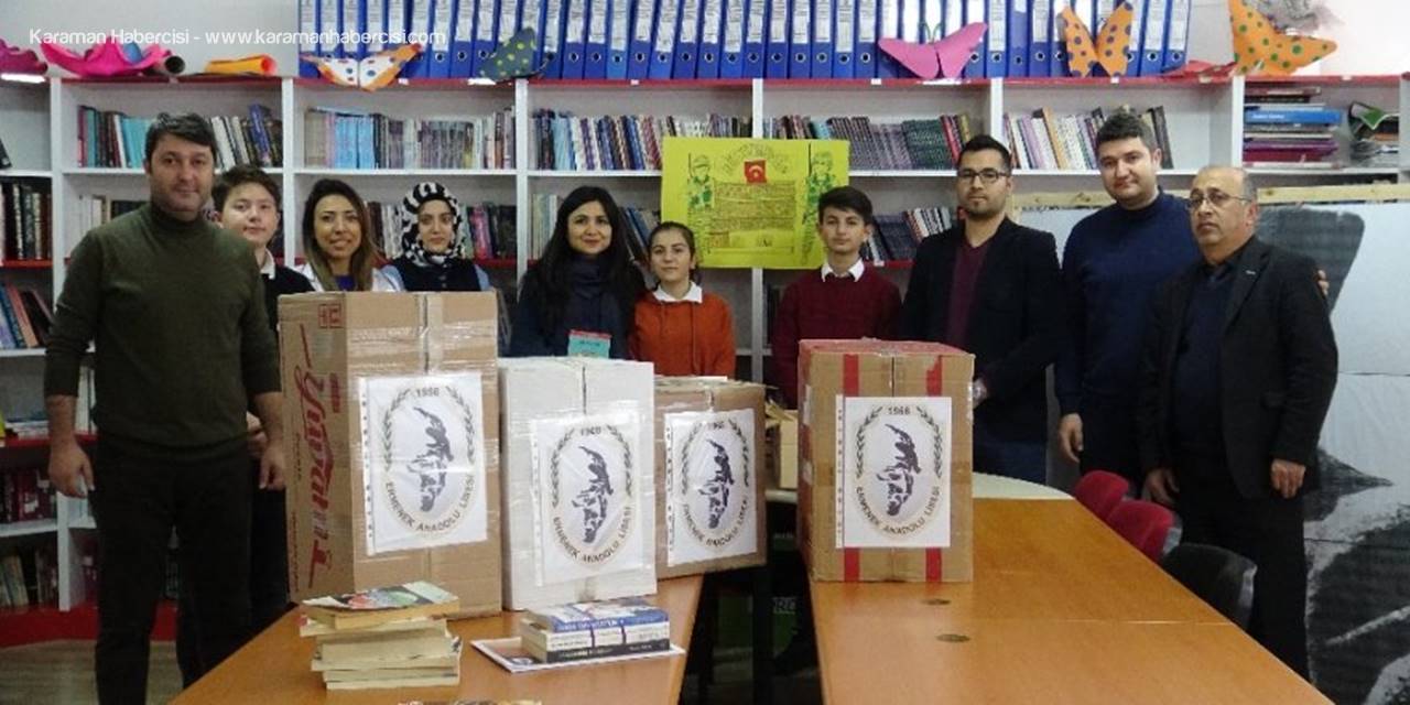 Karamanlı Öğretmen Ve Öğrencilerden Mehmetçiğe Kitap