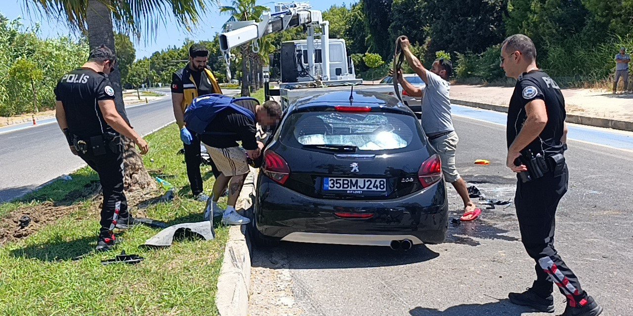 Evlilik Teklifine Giderken Kaza Yaptı, Yüzük Ve Çiçeği Bulmadan Hastaneye Gitmedi