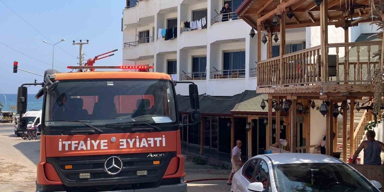 Mersin’de Otelde Yangın: 9 Kişi Dumandan Etkilendi