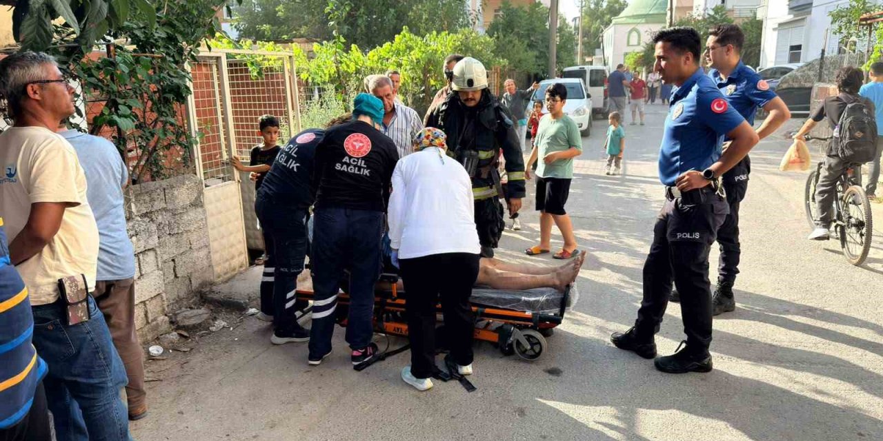 Antalya’da Evde Çıkan Yangında 1 Kişi Dumandan Etkilendi
