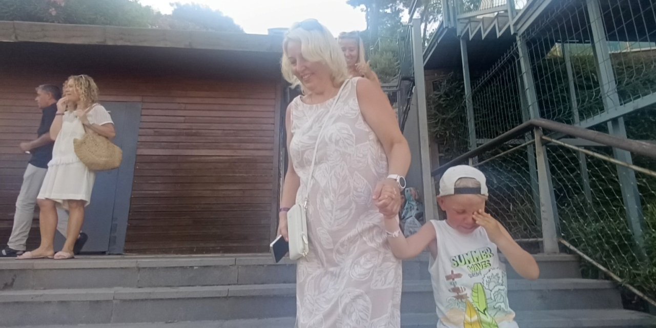 Antalya’da Asansör Paniği: 5’i Turist 11 Kişi Mahsur Kaldı