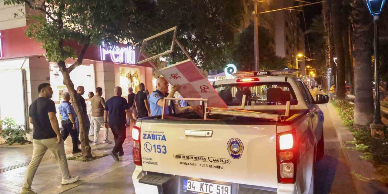 Büyükşehir Zabıtasından Kaldırım İşgallerine Sıkı Denetim