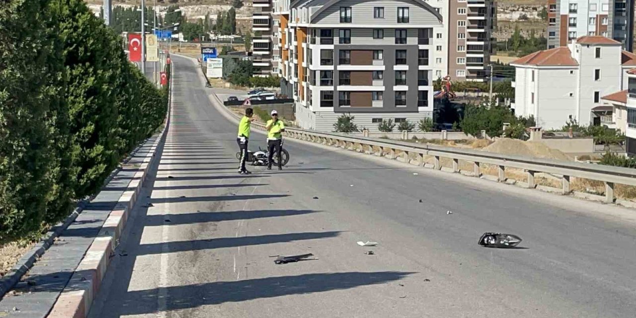 Karaman’da Otomobille Çarpışıp Devrilen Motosikletin Sürücüsü Yaralandı