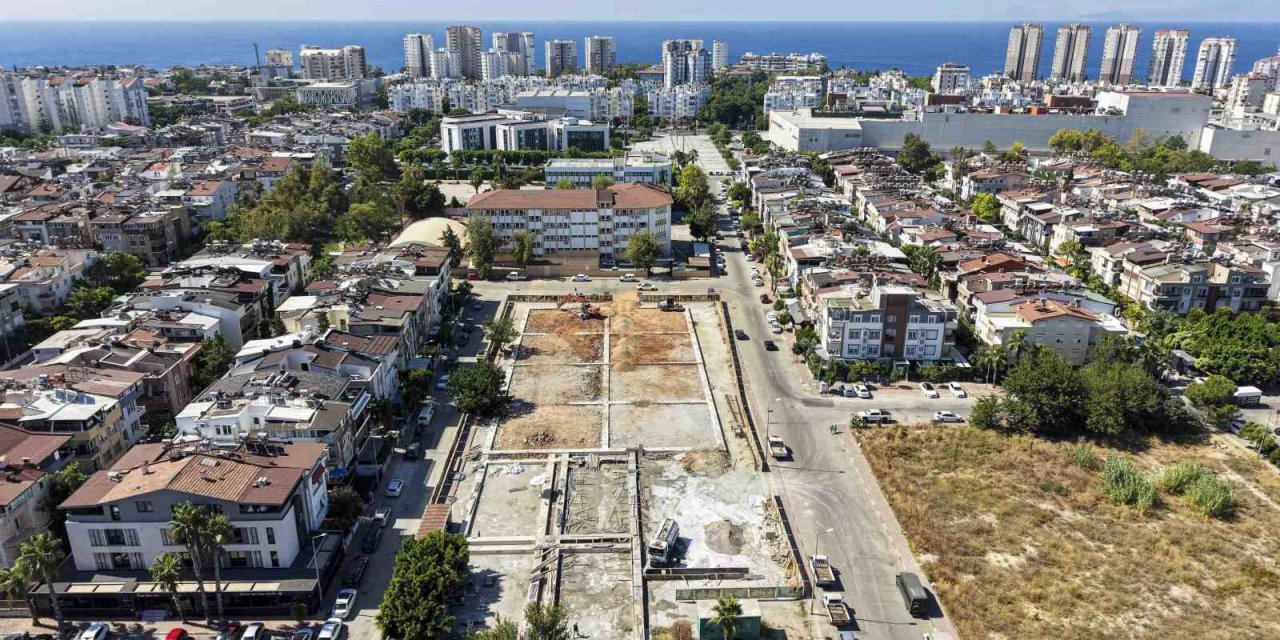 Muratpaşa, Raket Sporlarının Yeni Merkezini Kuruyor