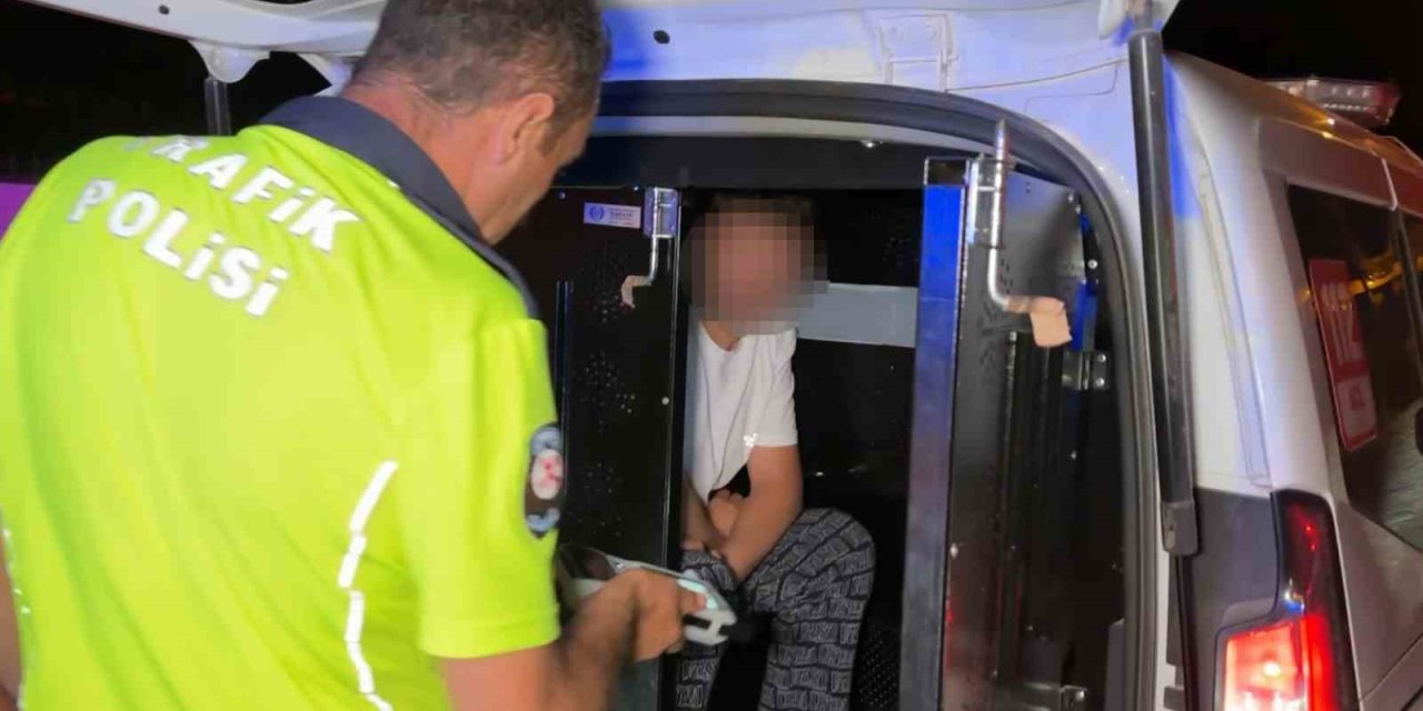 Polisin Ehliyet Ve Kimlik İstediği Alkollü Sürücü, "150 Tl Param Var" Dedi