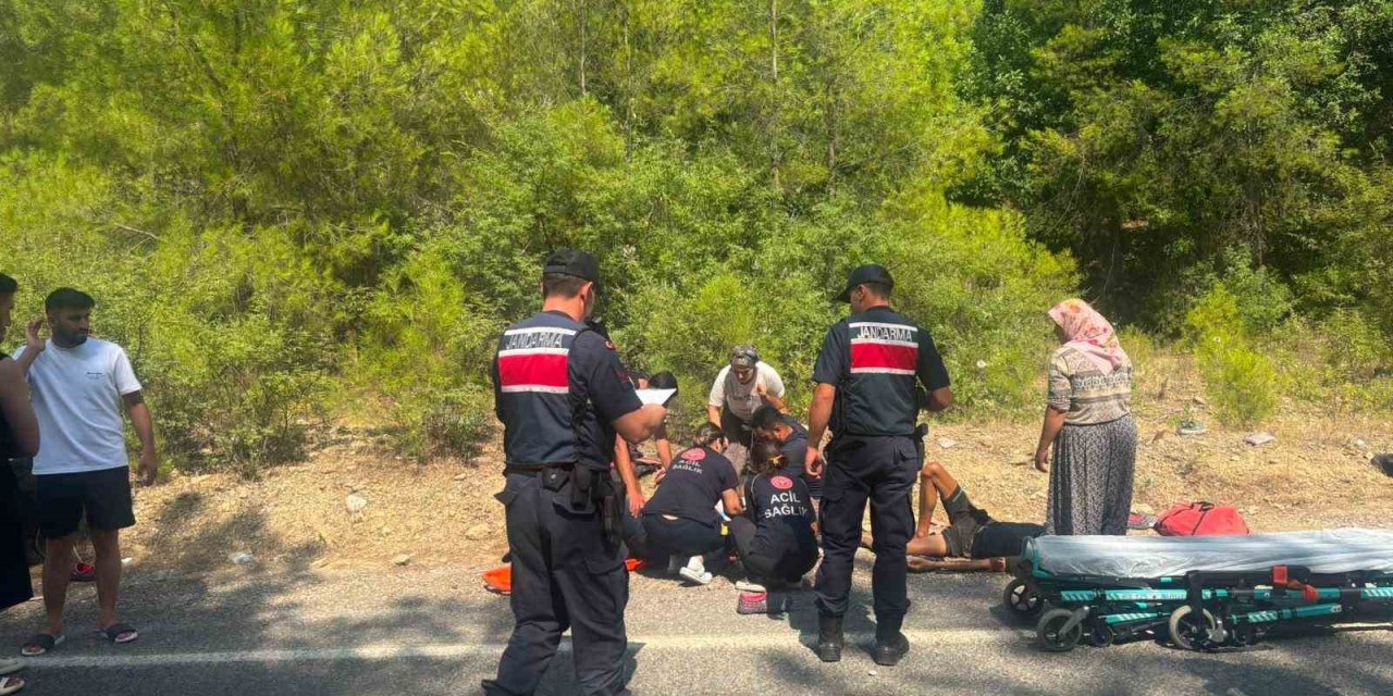 Manavgat’ta Römork Üzerindeki Botlar Devrildi: 3 Yaralı