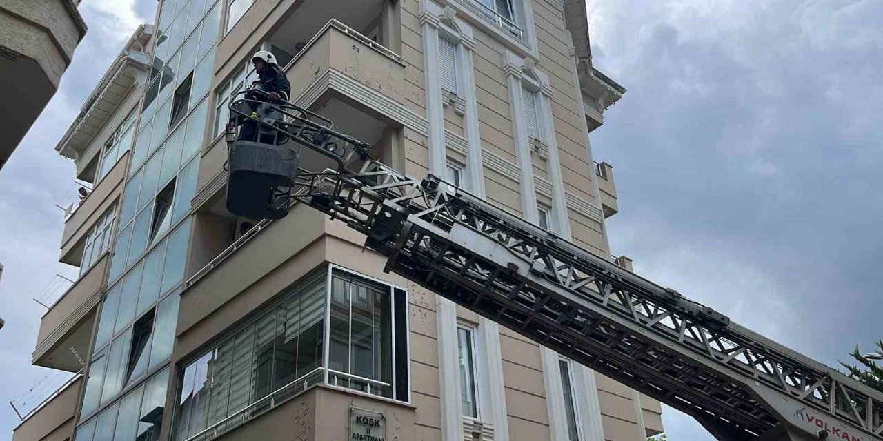 Alanya’da Apartman Dairesinin Mutfağında Çıkan Yangın Korkuttu