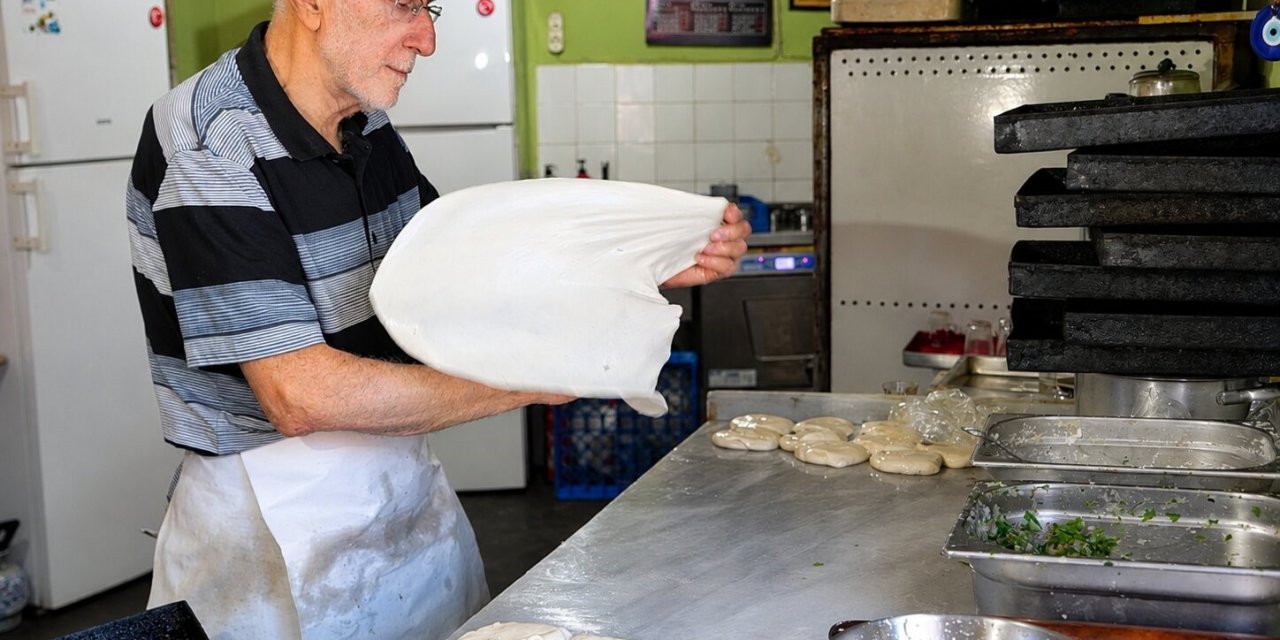 81 Yaşında, 69 Yıldır Aynı Tezgâhın Başında: "hayata Yeniden Başlasam Yine Börekçi Olurdum"