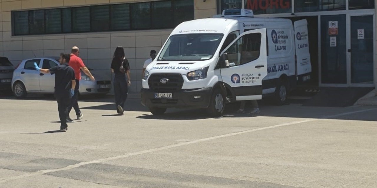 Genç Kadını Tabancayla Vurarak Öldürüp, Ardından İntihar Etti