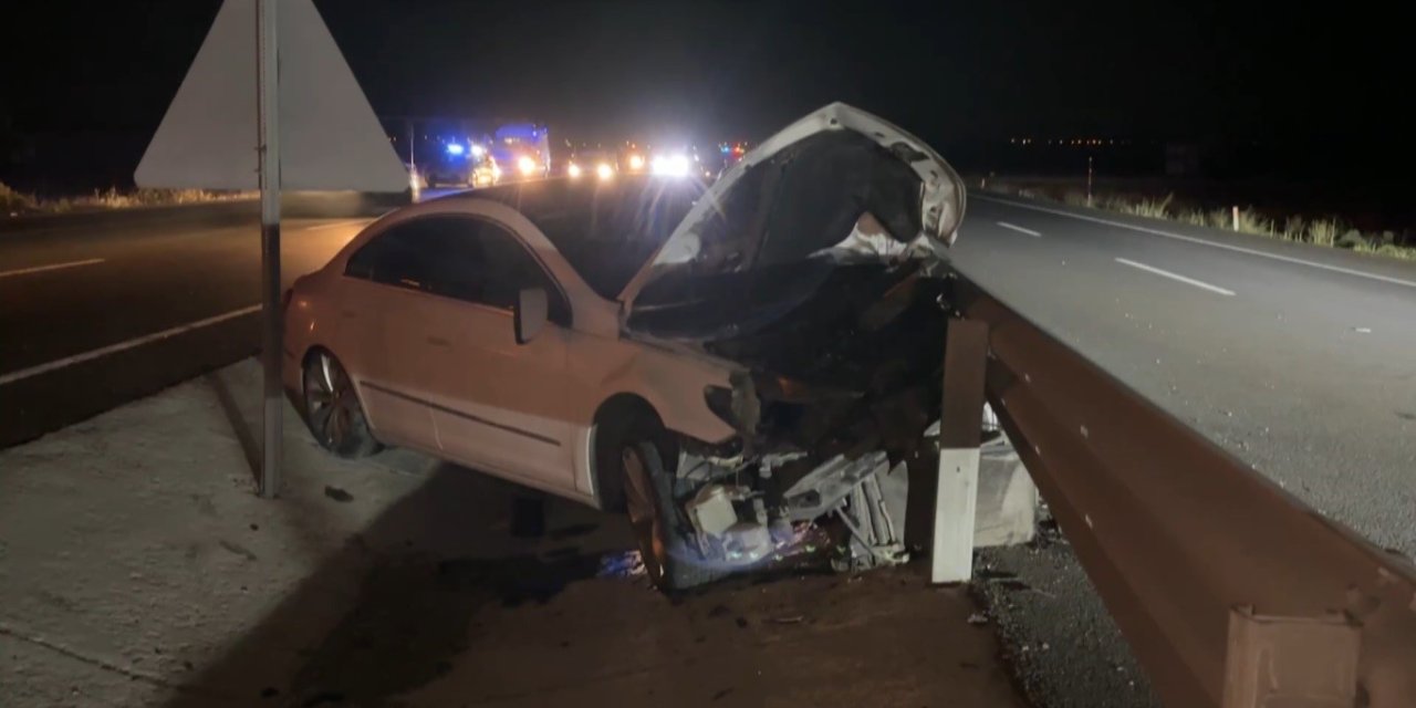 Aşırı Süratle 2 Aracı Hurdaya Çeviren Sürücü, Otostop Çekip Kaçtı