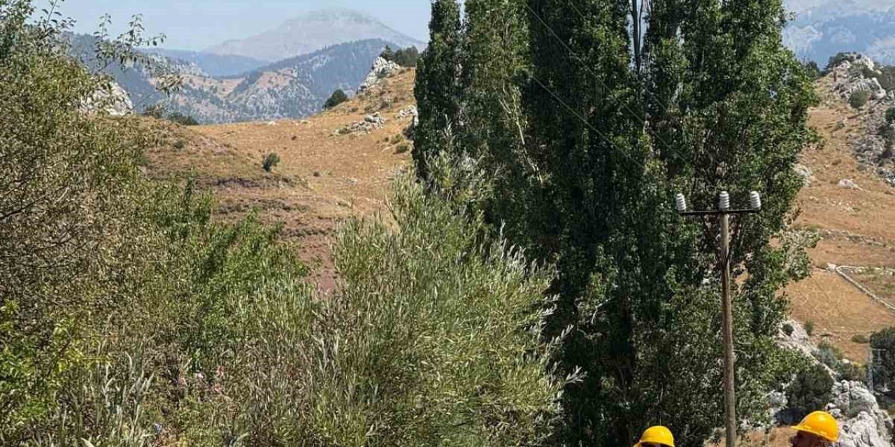 Alanya’da Otluk Alanda Çıkan Yangın Büyümeden Söndürüldü