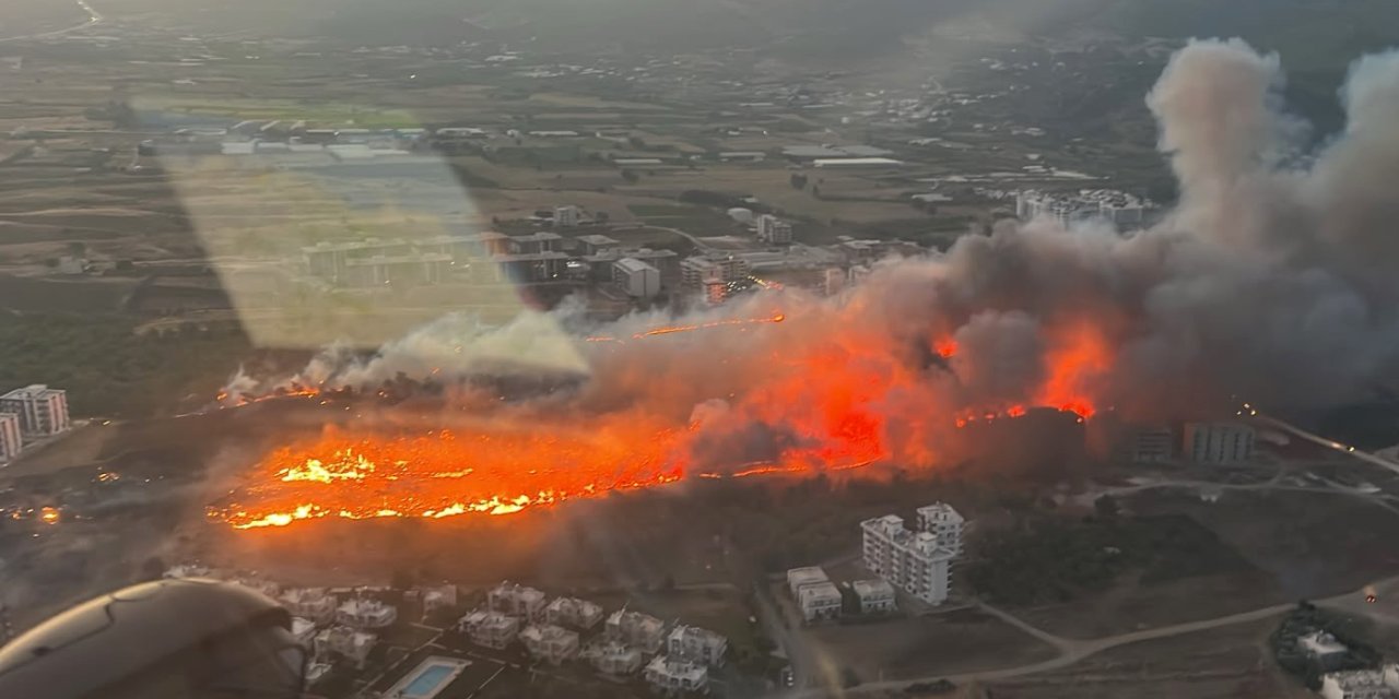Mersin’de Yangın, Ekiplerin Havadan Ve Karadan Müdahalesiyle Söndürüldü