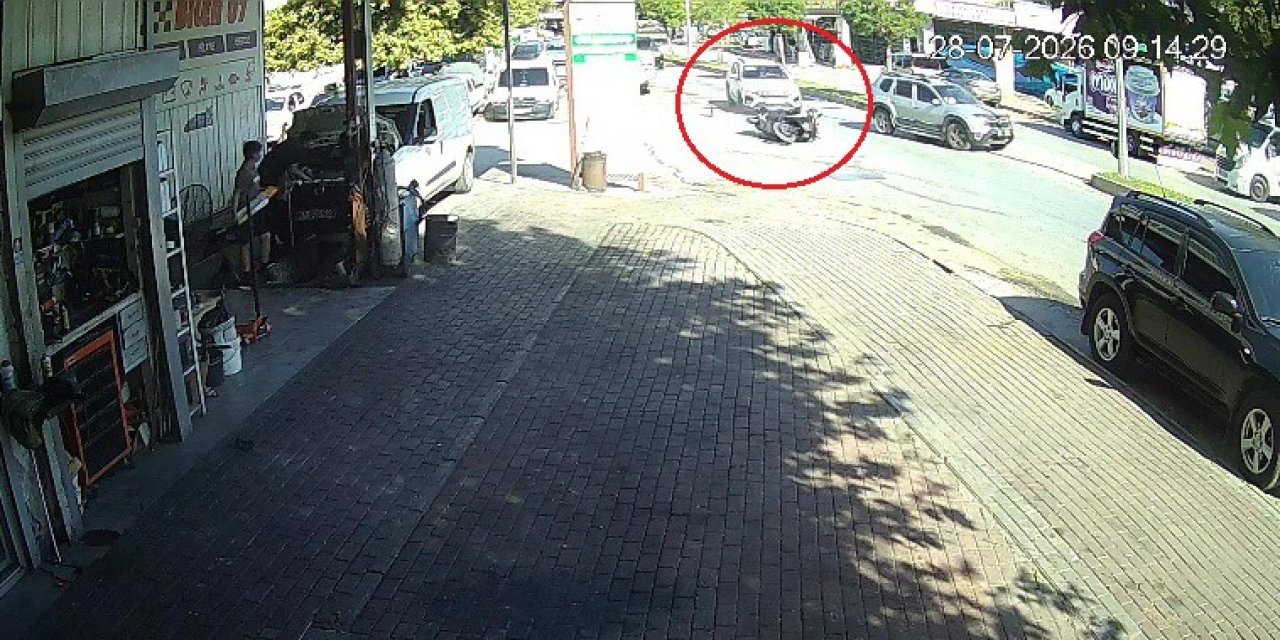 Otomobille Çarpıştı, Motosikletiyle Birlikte Metrelerce Sürüklendi