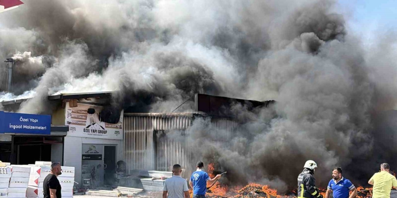 Gazipaşa’da İnşaat Malzemeleri Deposunda Yangın