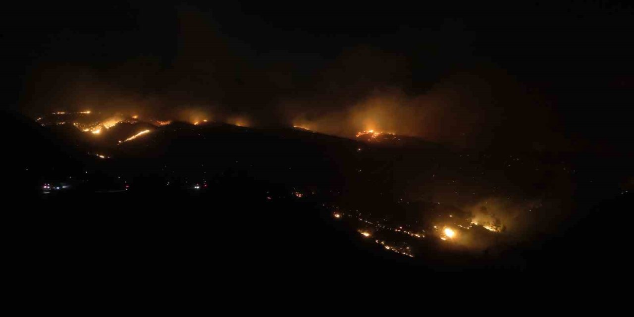 Alanya’daki Orman Yangınına Gece Saatlerinde Müdahale Sürüyor