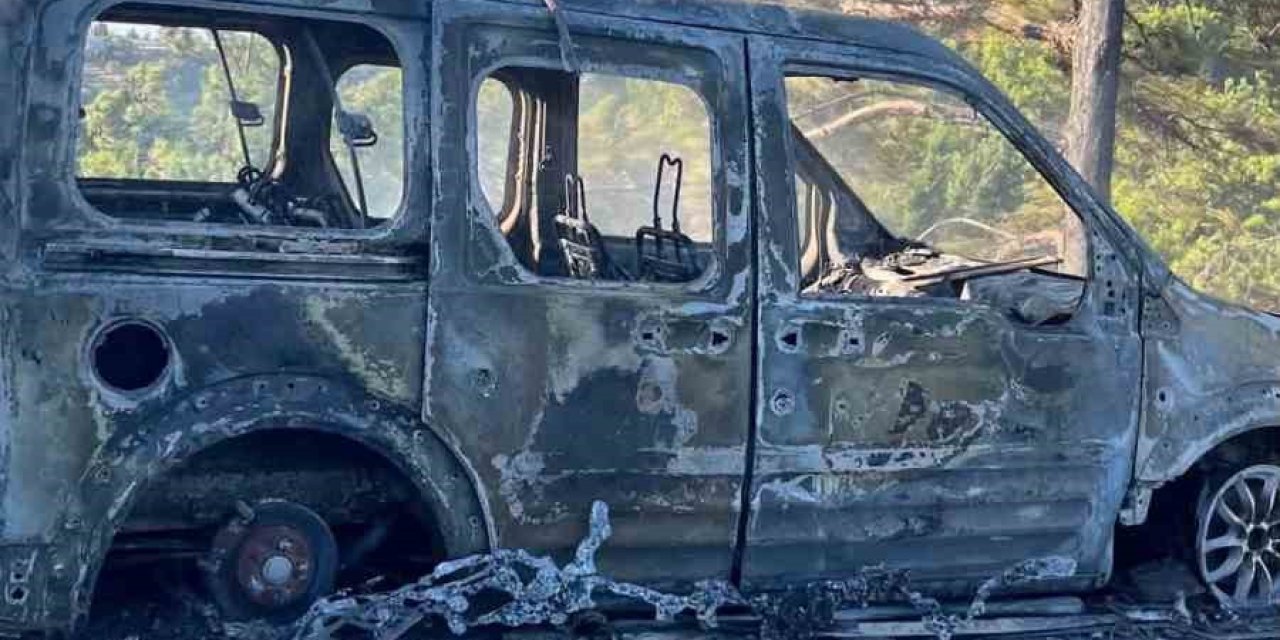 Alanya’da Çalılık Alanda Çıkan Yangında Bir Araç Ve Ev Hasar Gördü