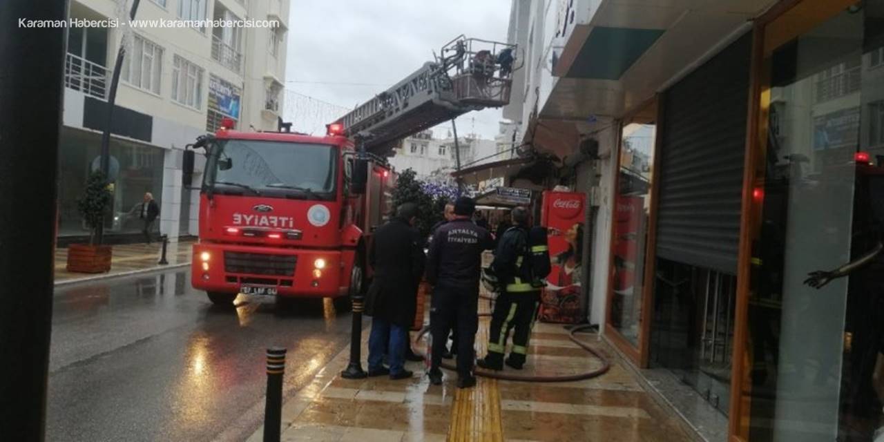 Antalya'da Deri Tamir Atölyesinde Yangın