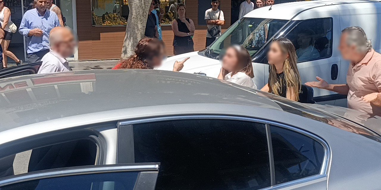 Yaya Geçidinde Çarpışma Sonrası Tansiyon Yükseldi: "yayaları Ezip Geçelim Mi?"