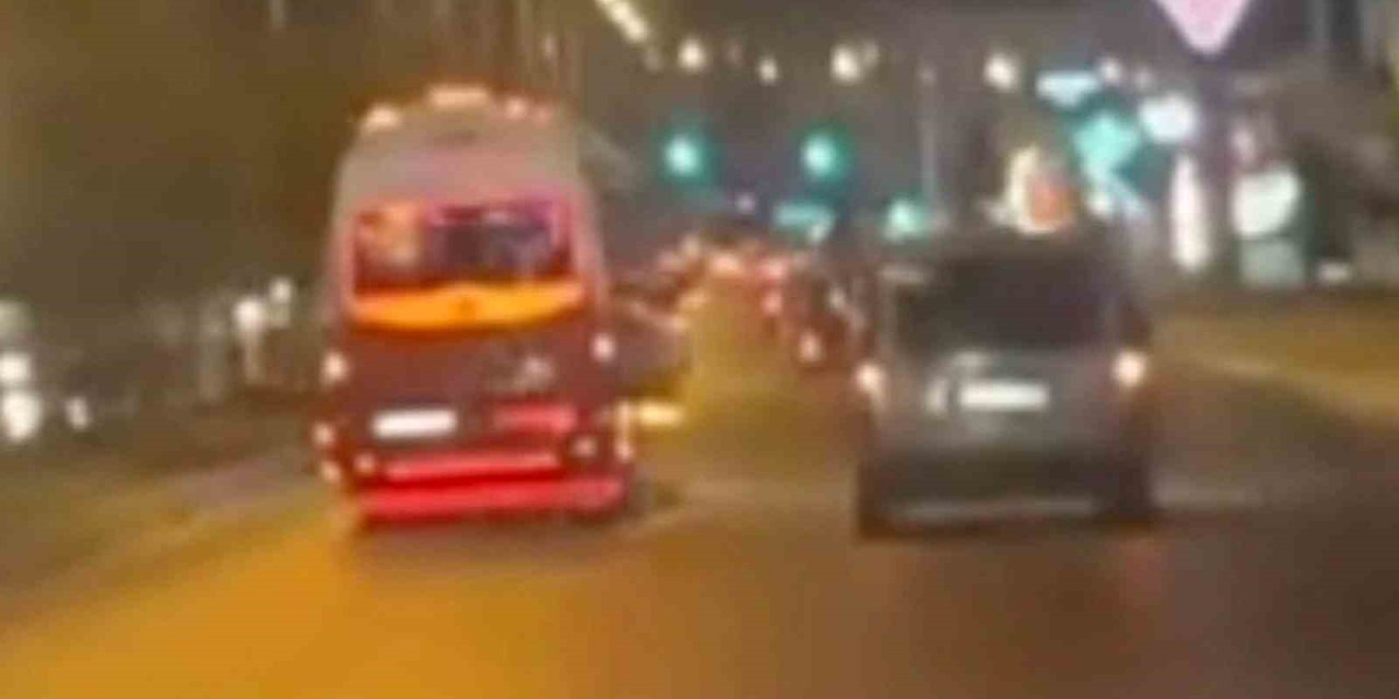 Mersin’de Makas Atan Minibüsçü Kameraya Yakalandı, 90 Bin Tl Ceza Yedi
