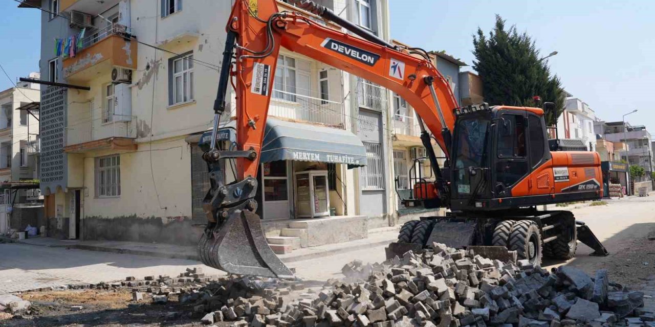 Tarsus’ta 17 Sokak 10 Bin Ton Sıcak Asfaltla Yenilendi