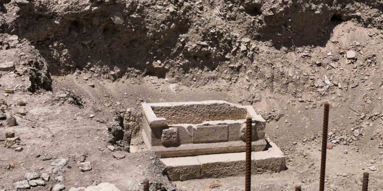 Mersin’de Sağlık Ocağı İnşaatı Çevre Düzenlemesinde Lahit Çıktı