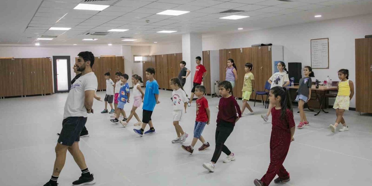 Mersin’de Çocuklara Ücretsiz Halk Oyunları Kursu