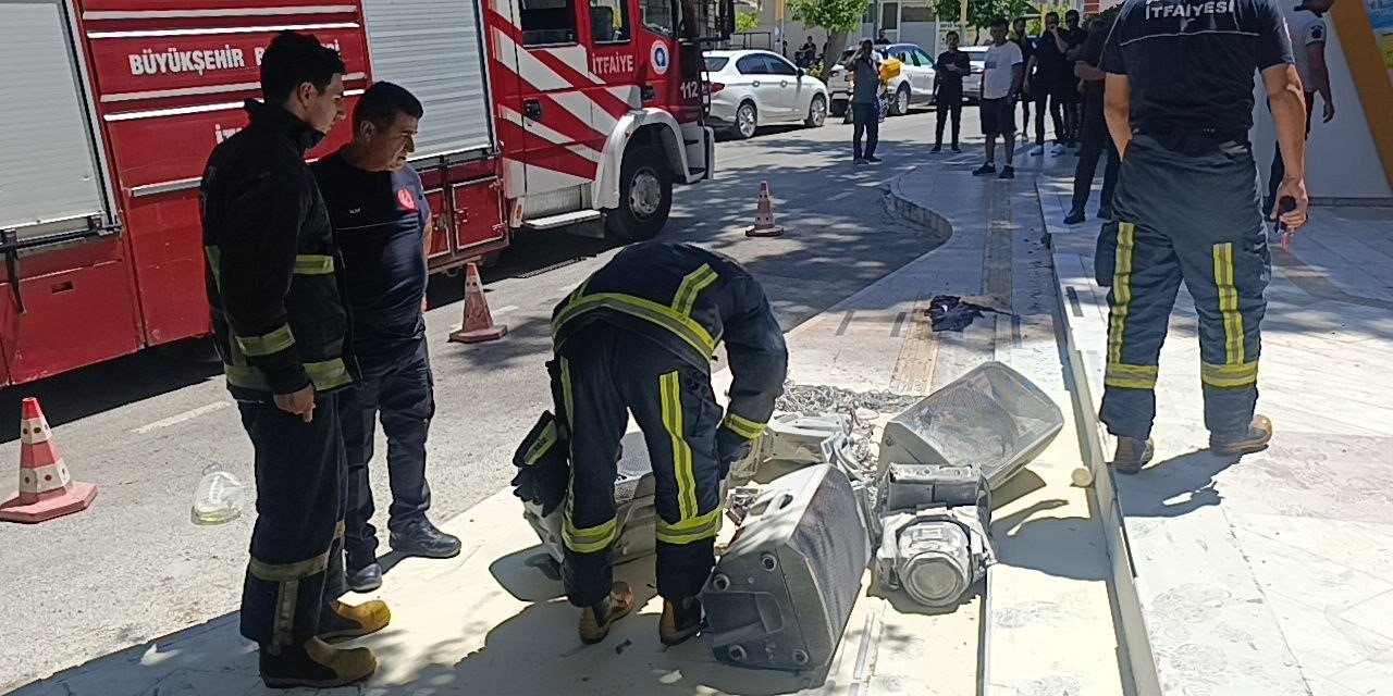 839 Bin Lira Ceza Yemesine Sebep Olan Ses Sistemini Belediye Önünde Yakan İşletme Sahibi Tutuklandı