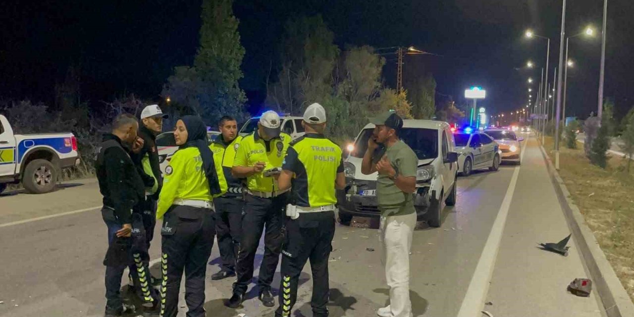 Karaman’da Üç Aracın Karıştığı Kazada 2 Kişi Yaralandı