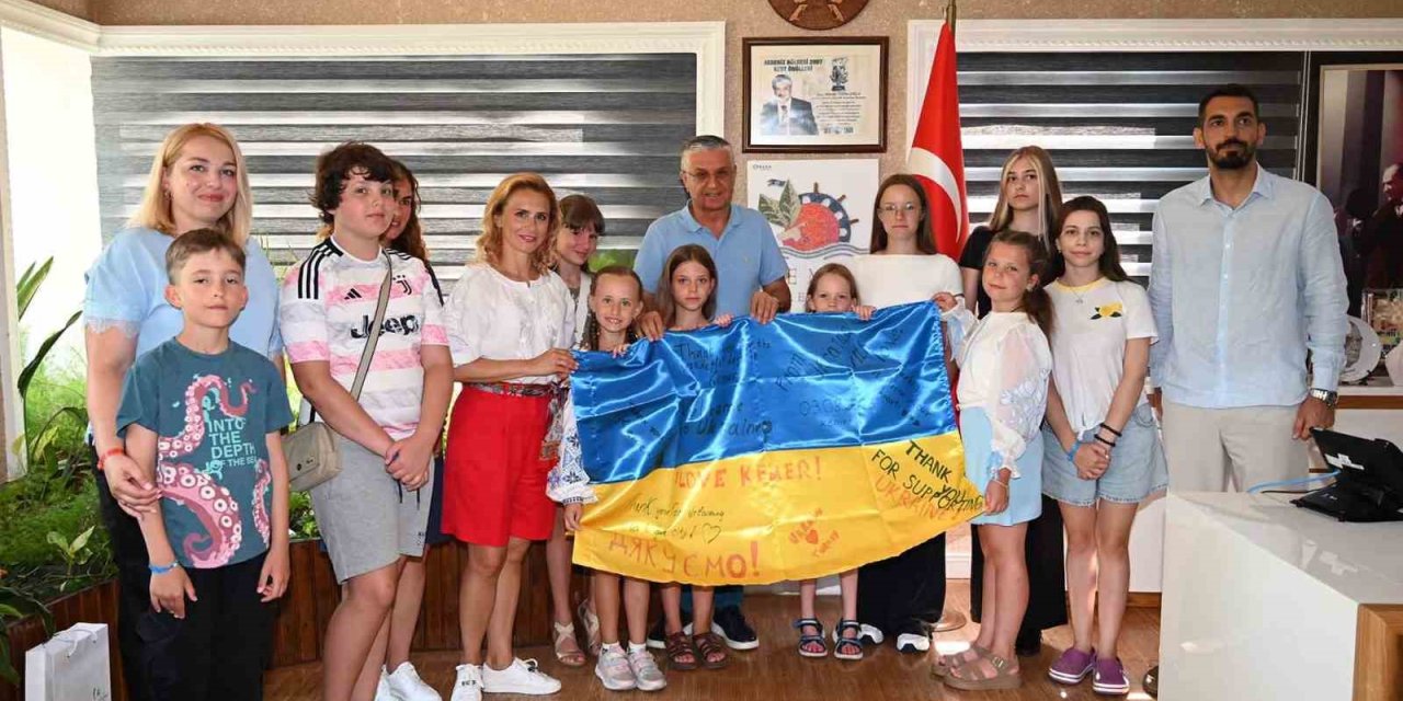 Ukraynalı Çocuklar Kemer’de Moral Depoladı
