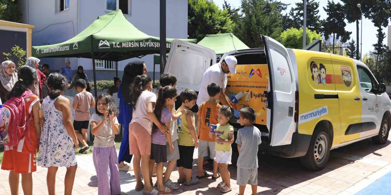 Mersin’de Yaz Sıcaklarında 163 Bin Bardak Limonata Dağıtıldı