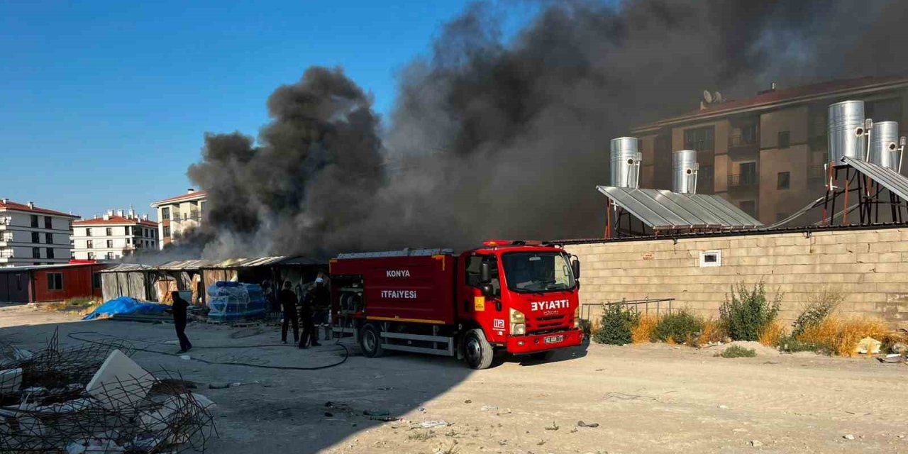 Şantiye Alanındaki Konteynerlerde Yangın