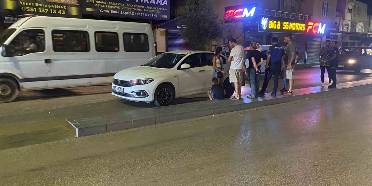 İşyeri Bahçesinde Mangal Yakan Ailenin Aniden Yola Fırlayan 2 Yaşındaki Çocuğu Ölümden Döndü