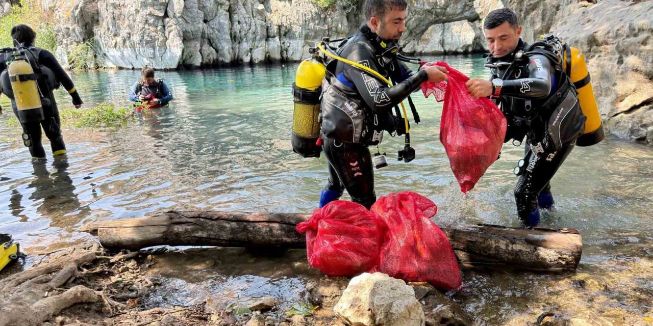 Antalya’nın İçme Suyu Kaynağından Pet Bardak, Alkol Şişeleri, Poşetler Çıkartıldı