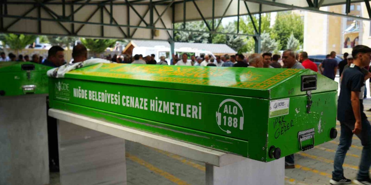 Niğde’de Otomobilde Ölü Bulunan Kadın Son Yolculuğuna Uğurlandı