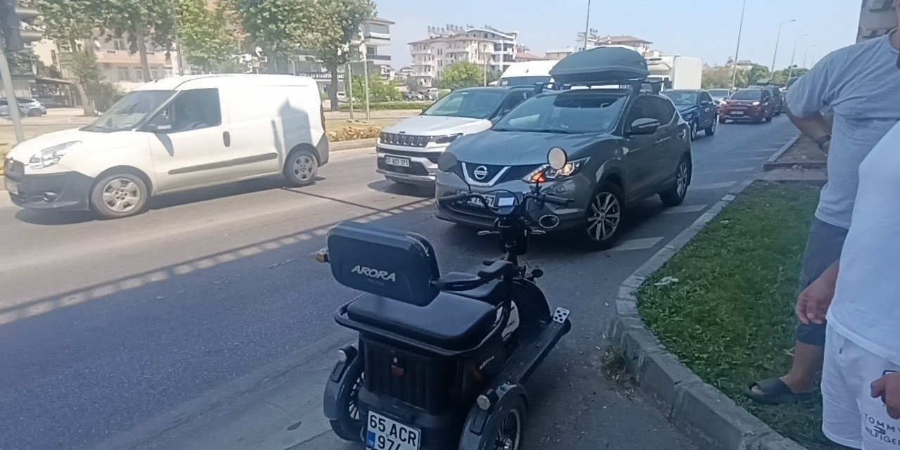 Otomobile Çarpmamak İçin Frene Bassa Da Kaza Yapmaktan Kaçamadı