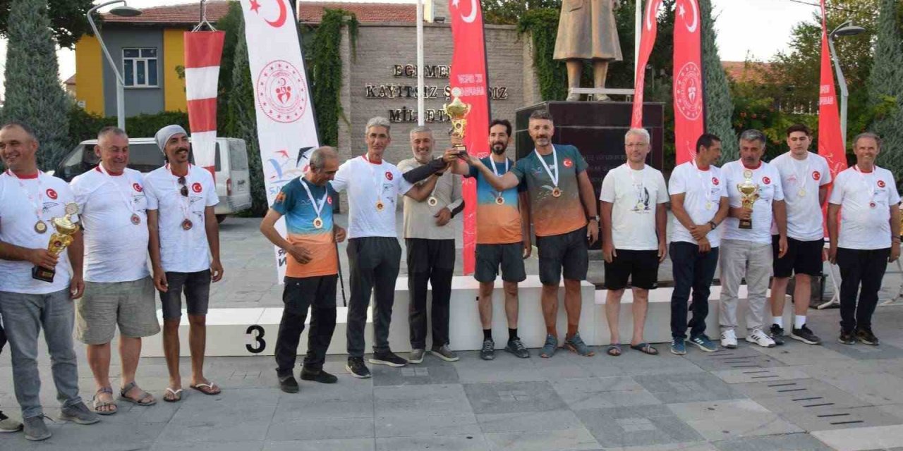 Karapınar’da Xc Open Yamaç Paraşütü Yarışmasında Dereceye Girenlere Ödülleri Verildi