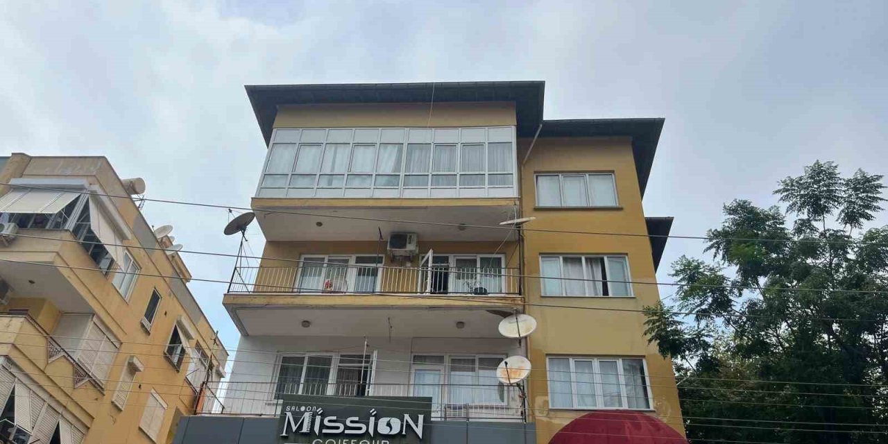 Alanya’da Balkonda Çıkan Yangın Paniğe Neden Oldu