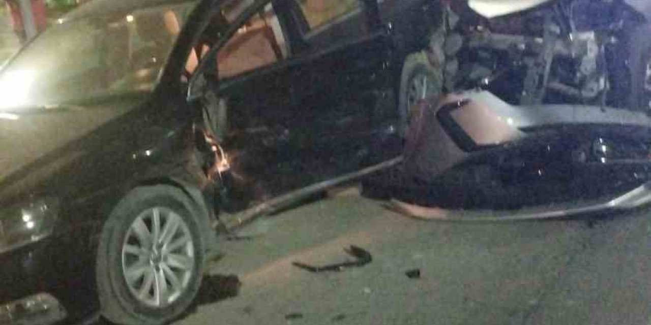Niğde’de İki Otomobil Çarpıştı: 4 Yaralı