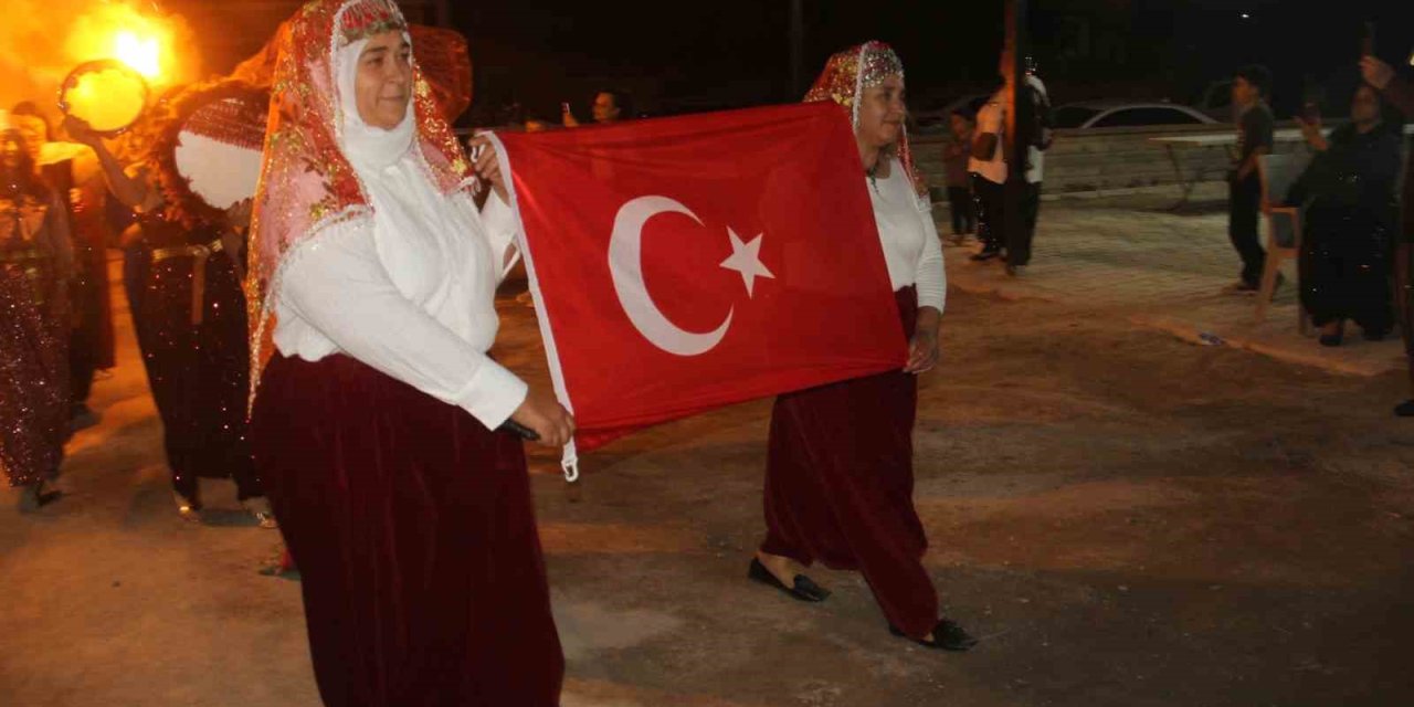 Konya’da Kadınlar Şalvarlarını Giydi, Doyasıya Eğlendi