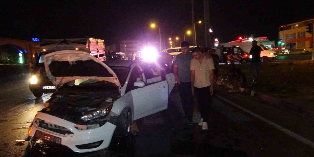 Antalya’da Otomobiller Çarpıştı: 2 Yaralı