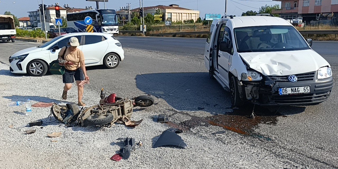 Motosiklettekileri Metrelerce Savuran Kaza Kamerada