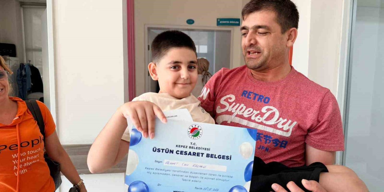 Kepez’de Sünnet Olan Çocuklara ’üstün Cesaret Belgesi’