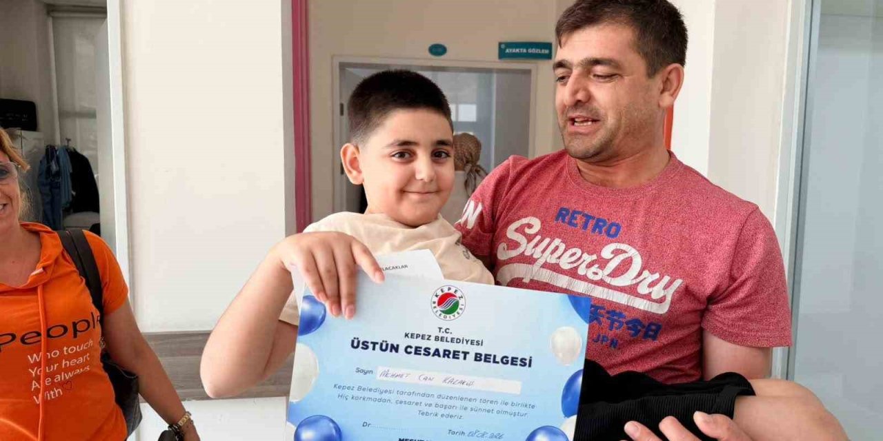 Sünnet Olan Çocukları "üstün Cesaret Belgesi’ İle Ödüllendirildi