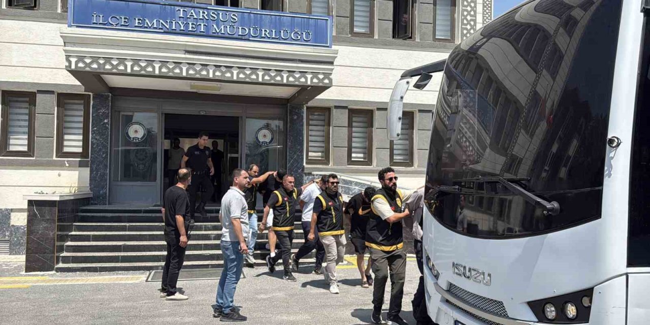 Tarsus’ta Alacak Verecek Kavgası Kanlı Bitti: 2 Kuzen Öldü, 6 Şüpheli Adliyede