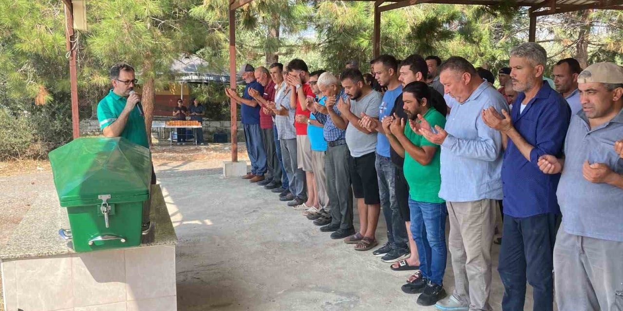 Mersin’deki Kasklı Dehşette Hayatını Kaybeden Yaşlı Adam Toprağa Verildi