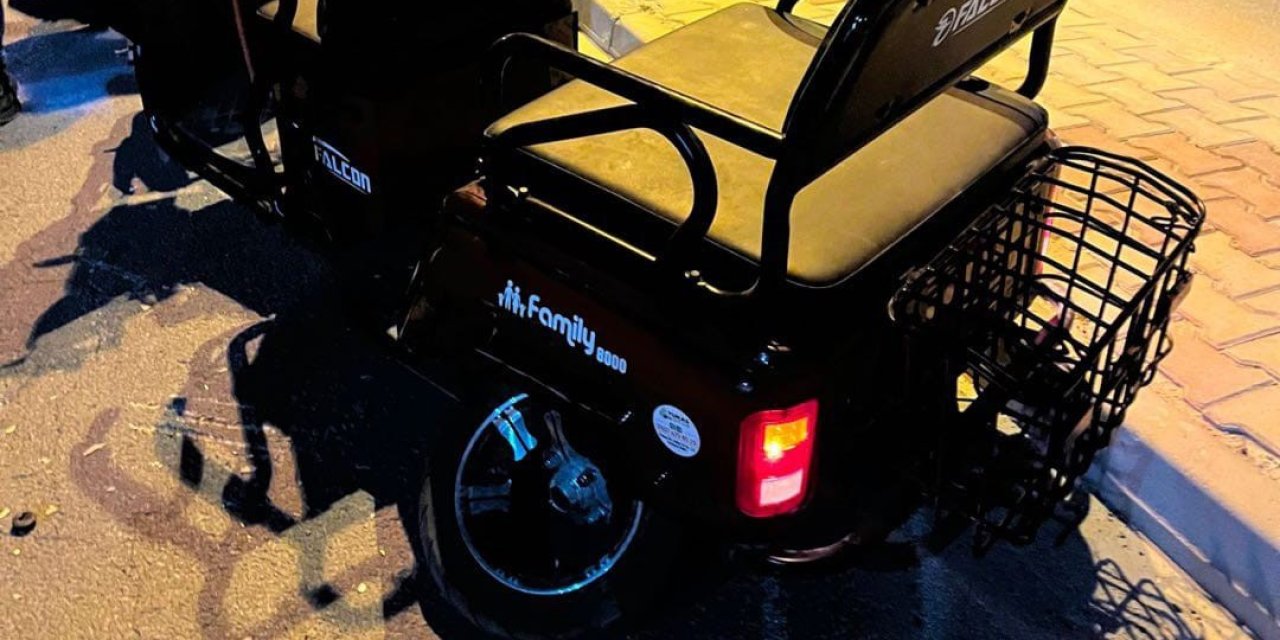 Otomobil İle Üç Tekerlekli Motosiklet Çarpıştı: 2 Yaralı