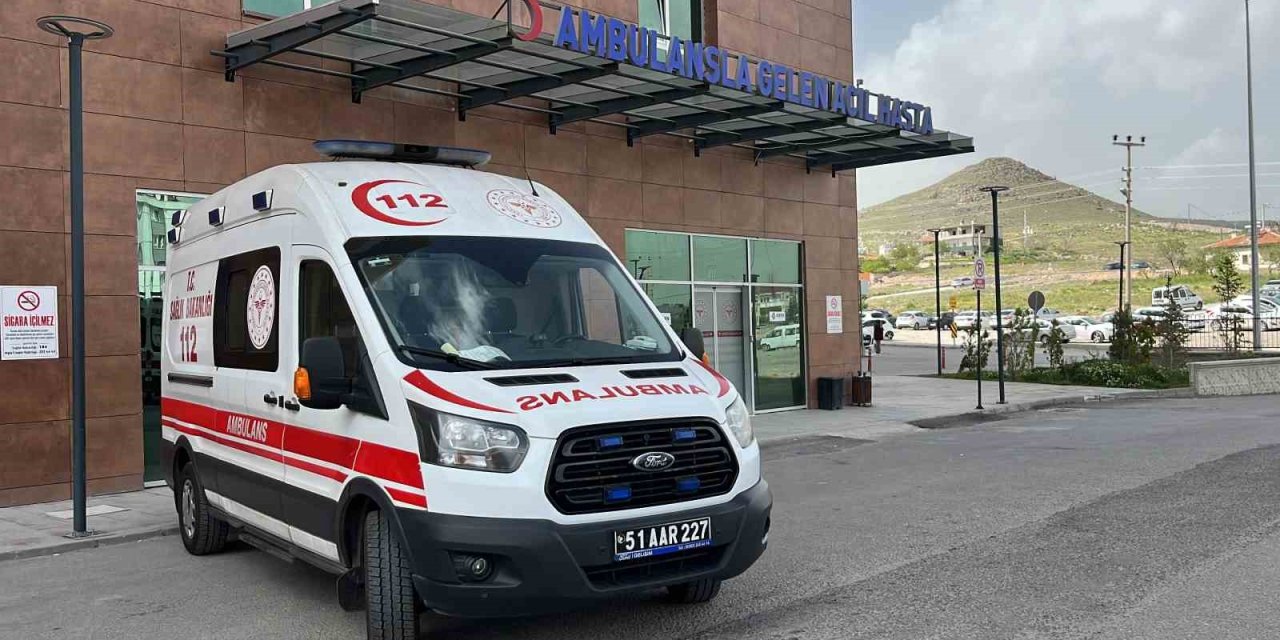 Otomobil Üç Tekerlekli Motosikletle Çarpıştı: 1 Ölü 3 Yaralı