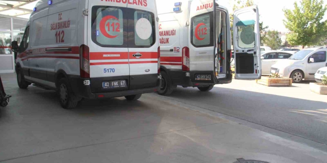 Beyşehir’de Ticari Taksi Anne Ve Kızına Çarptı: 2 Yaralı