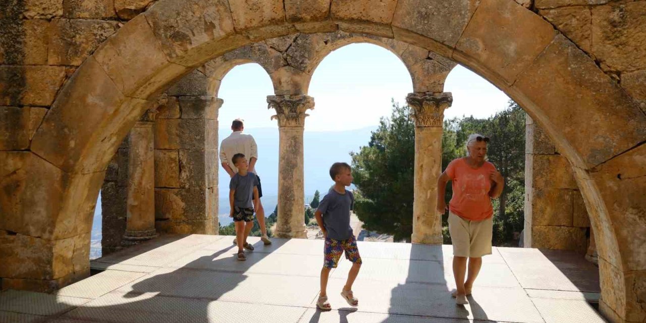 Unesco Listesindeki Alahan Manastırı Zamana Direniyor